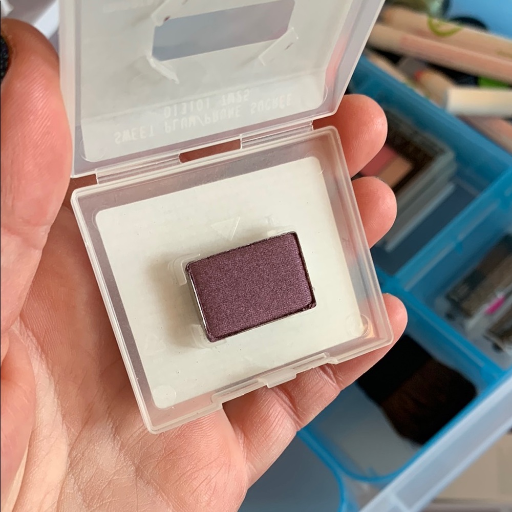 Mary Kay Sweet Plum Mineral Eye Color